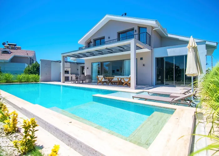 Plaja Yakin Lueks Villa