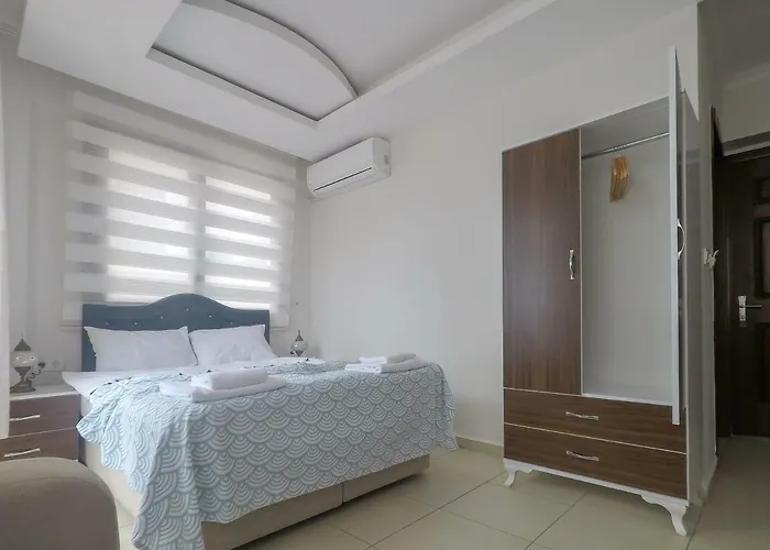 Eyna Hotel