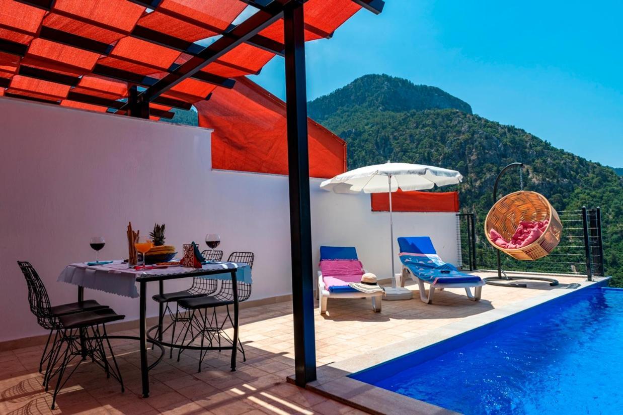 Villa Vera Faralya Kirme Deniz Manzarali Korunakli Balayi Villasi *