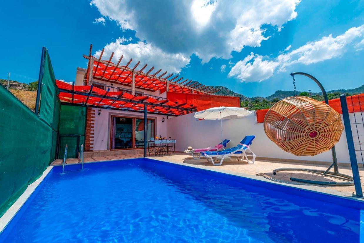 Vera Faralya Kirme Deniz Manzarali Korunakli Balayi Villasi Villa Fethiye