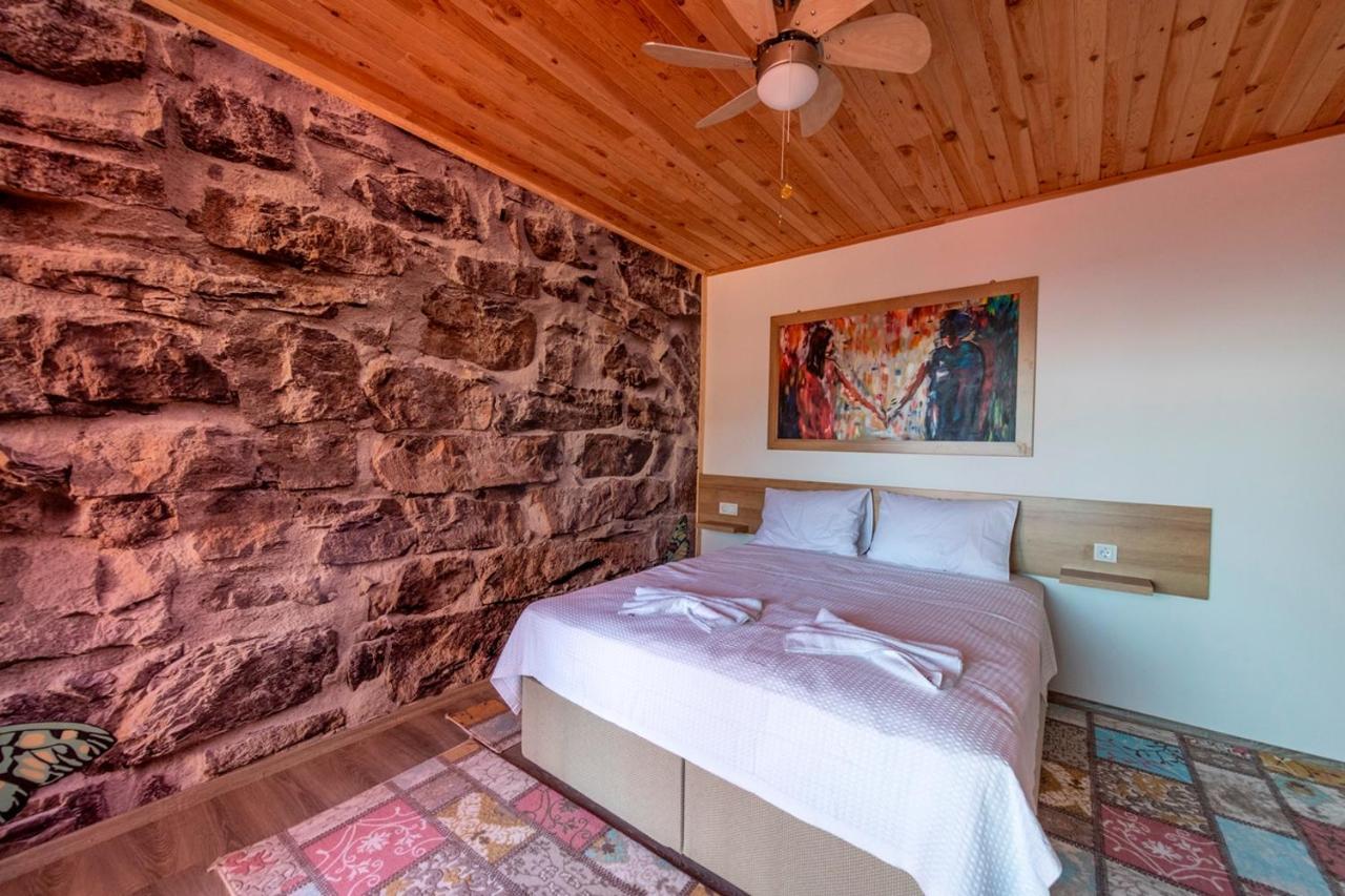 Villa Vera Faralya Kirme Deniz Manzarali Korunakli Balayi Villasi