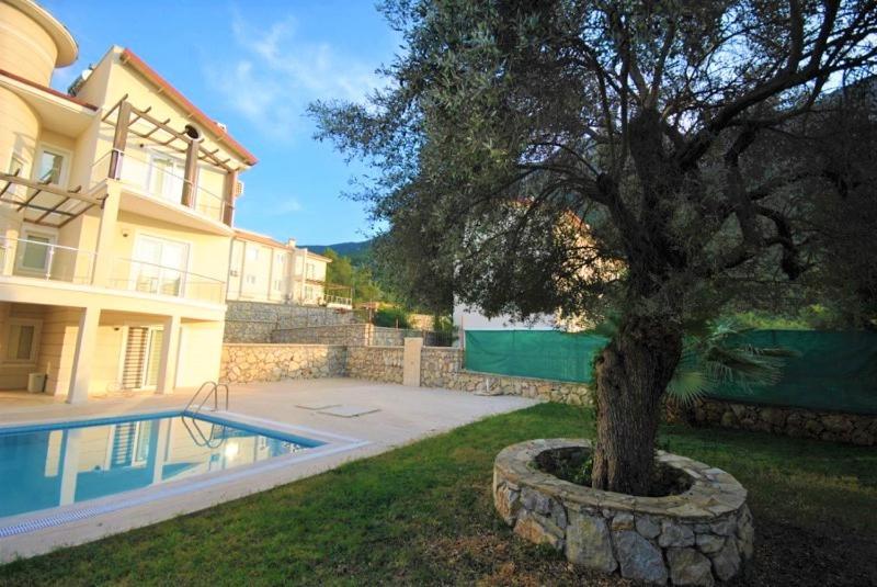 Karmele Villa *