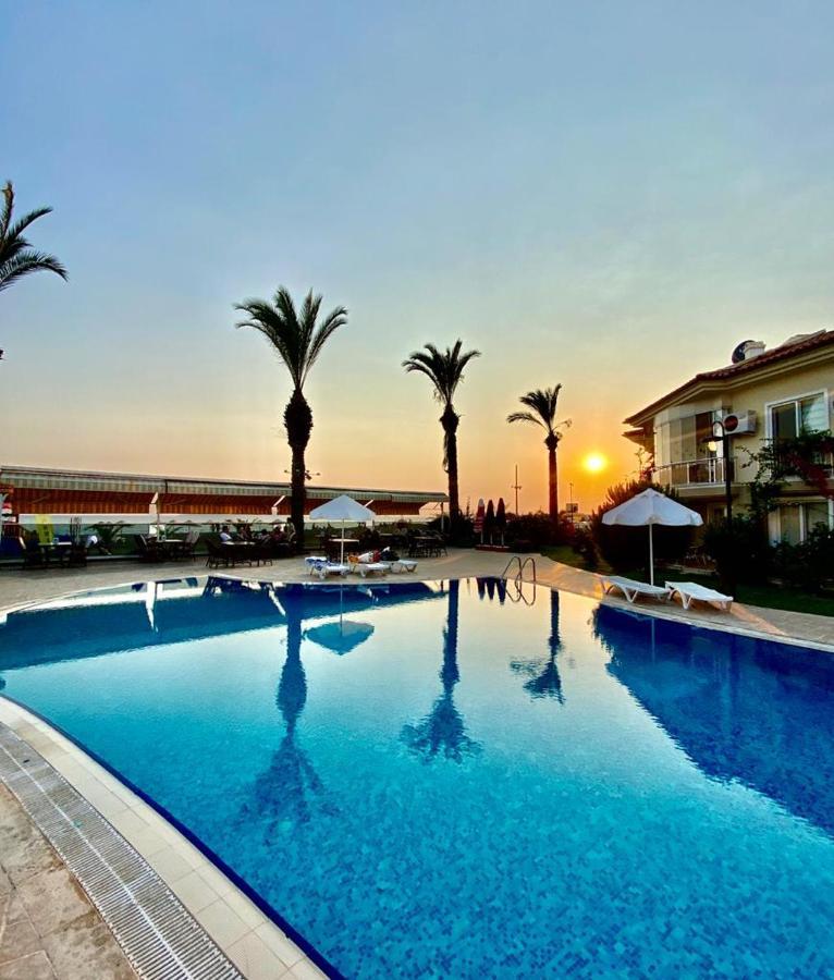 Sunset Club *