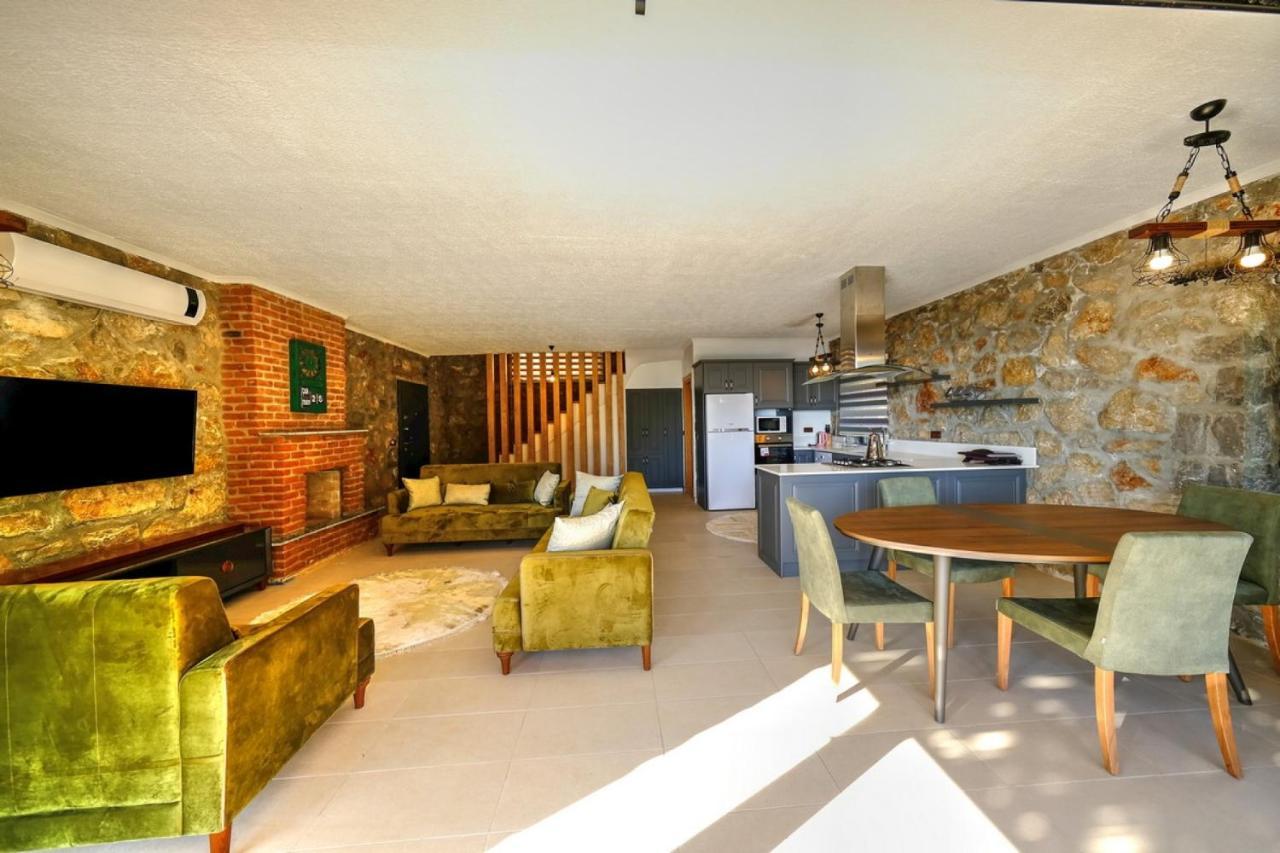 Cardin Villa *