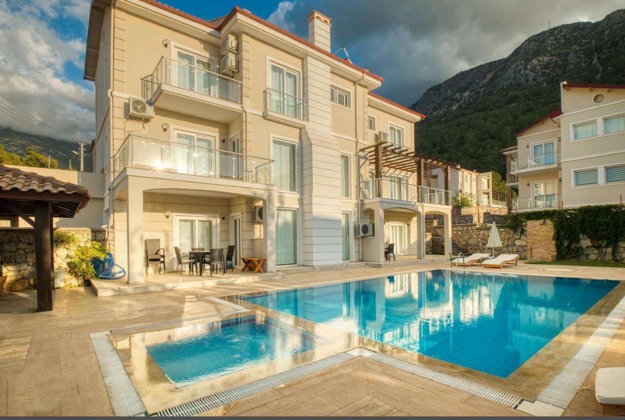Holly Villa *