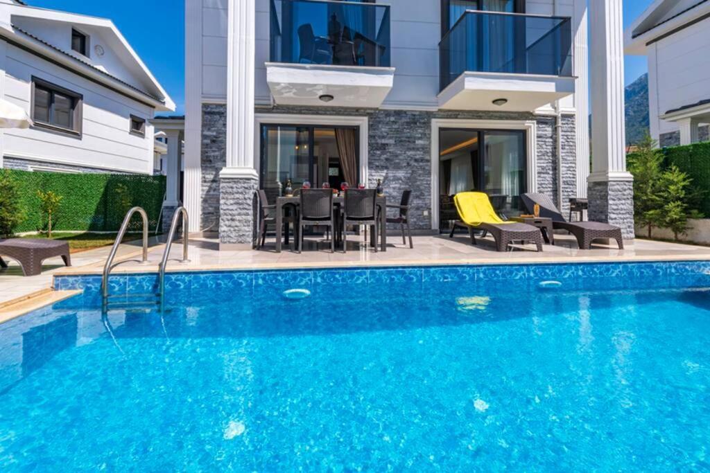 Violet - 4 Bedroom Holiday Villa In Oeluedeniz * Fethiye