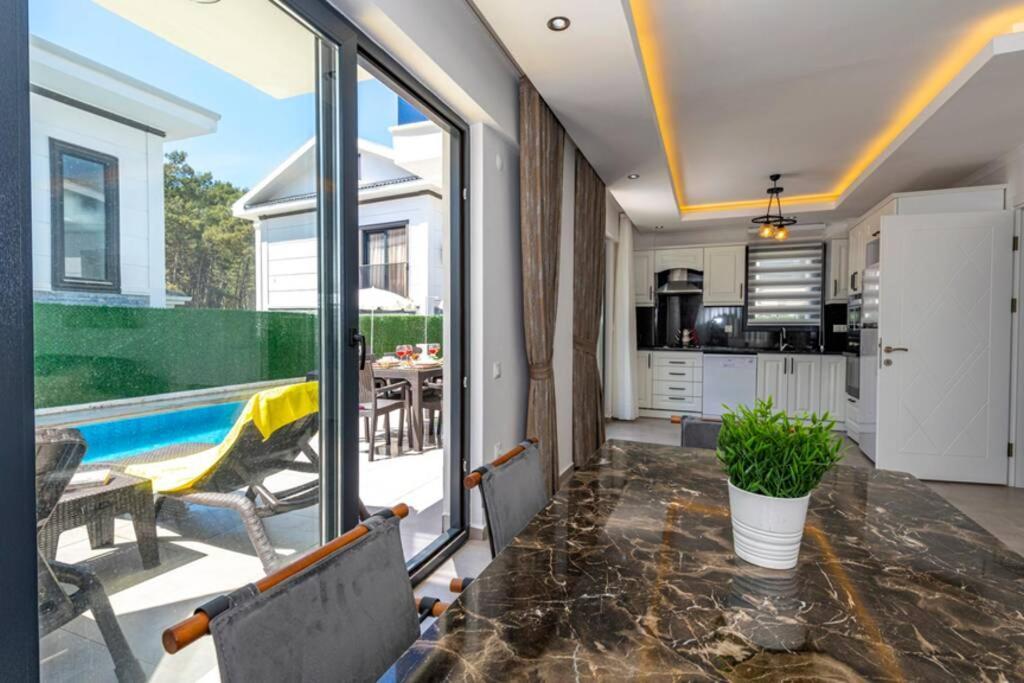 Villa Violet - 4 Bedroom Holiday Villa In Oeluedeniz *