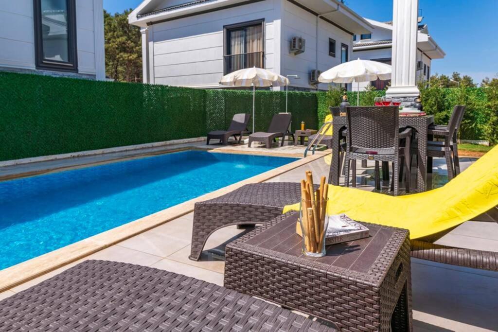 Villa Violet - 4 Bedroom Holiday Villa In Oeluedeniz Fethiye