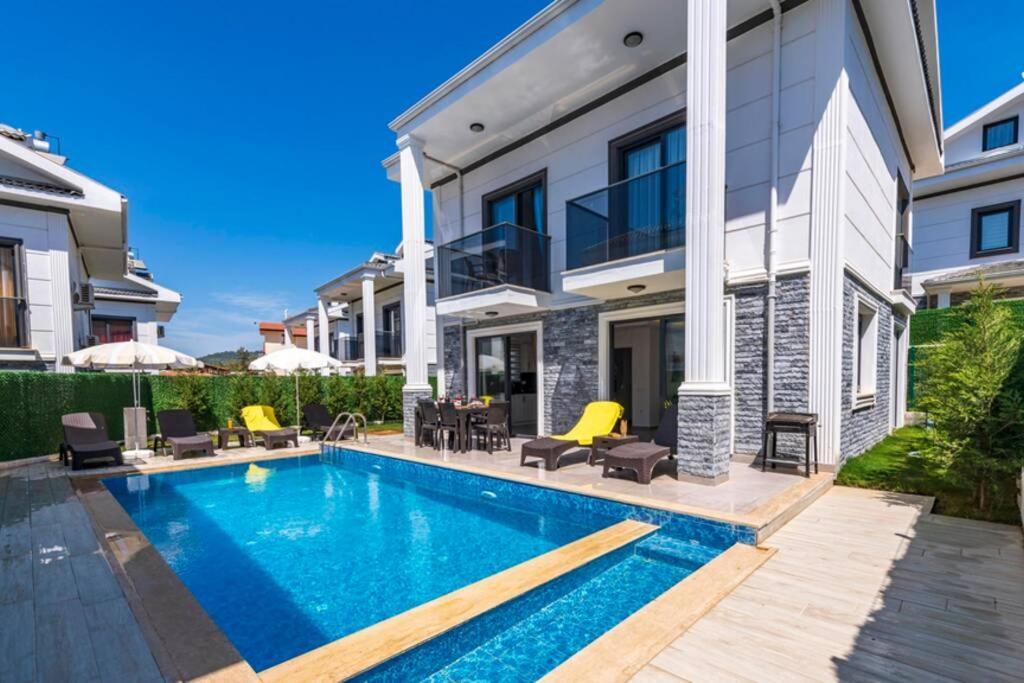 Violet - 4 Bedroom Holiday Villa In Oeluedeniz Fethiye