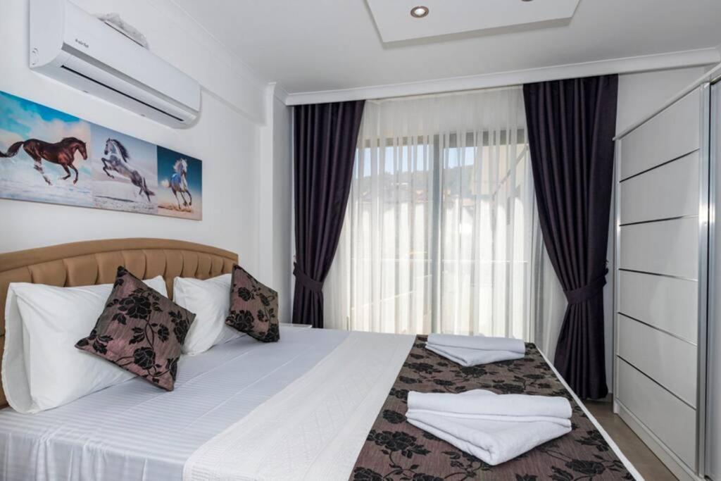 Villa Violet - 4 Bedroom Holiday Villa In Oeluedeniz Fethiye