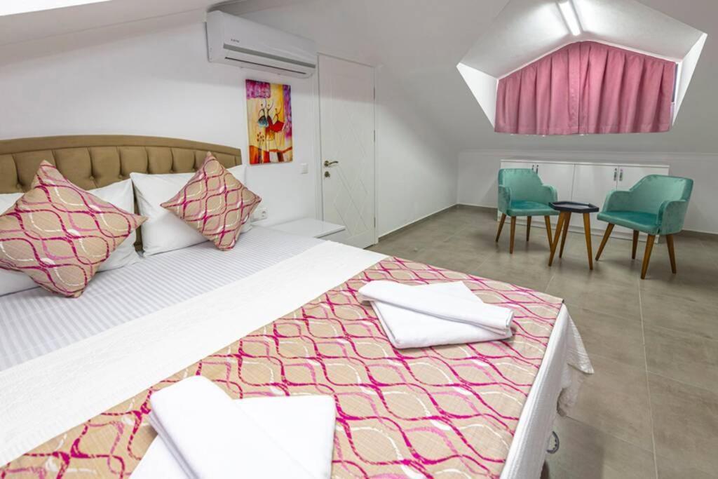 Violet - 4 Bedroom Holiday Villa In Oeluedeniz * Fethiye
