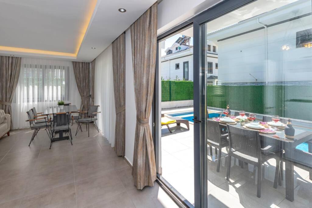 Violet - 4 Bedroom Holiday Villa In Oeluedeniz Villa Fethiye