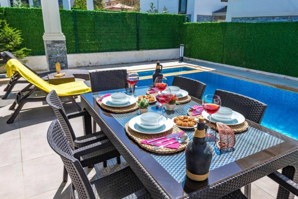 Villa Violet - 4 Bedroom Holiday Villa In Oeluedeniz *