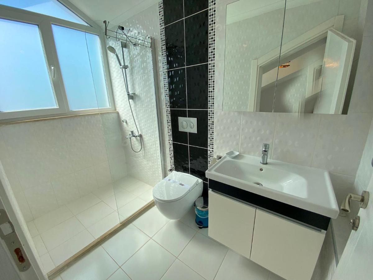 White House, 4 Bedroom, Large Private Pool, Close To Amenities Villa