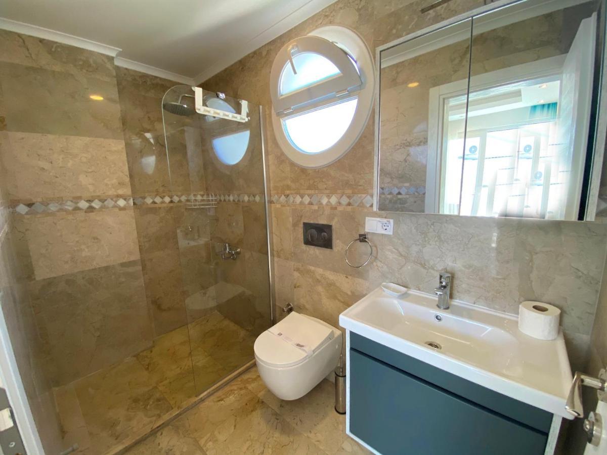 White House, 4 Bedroom, Large Private Pool, Close To Amenities *