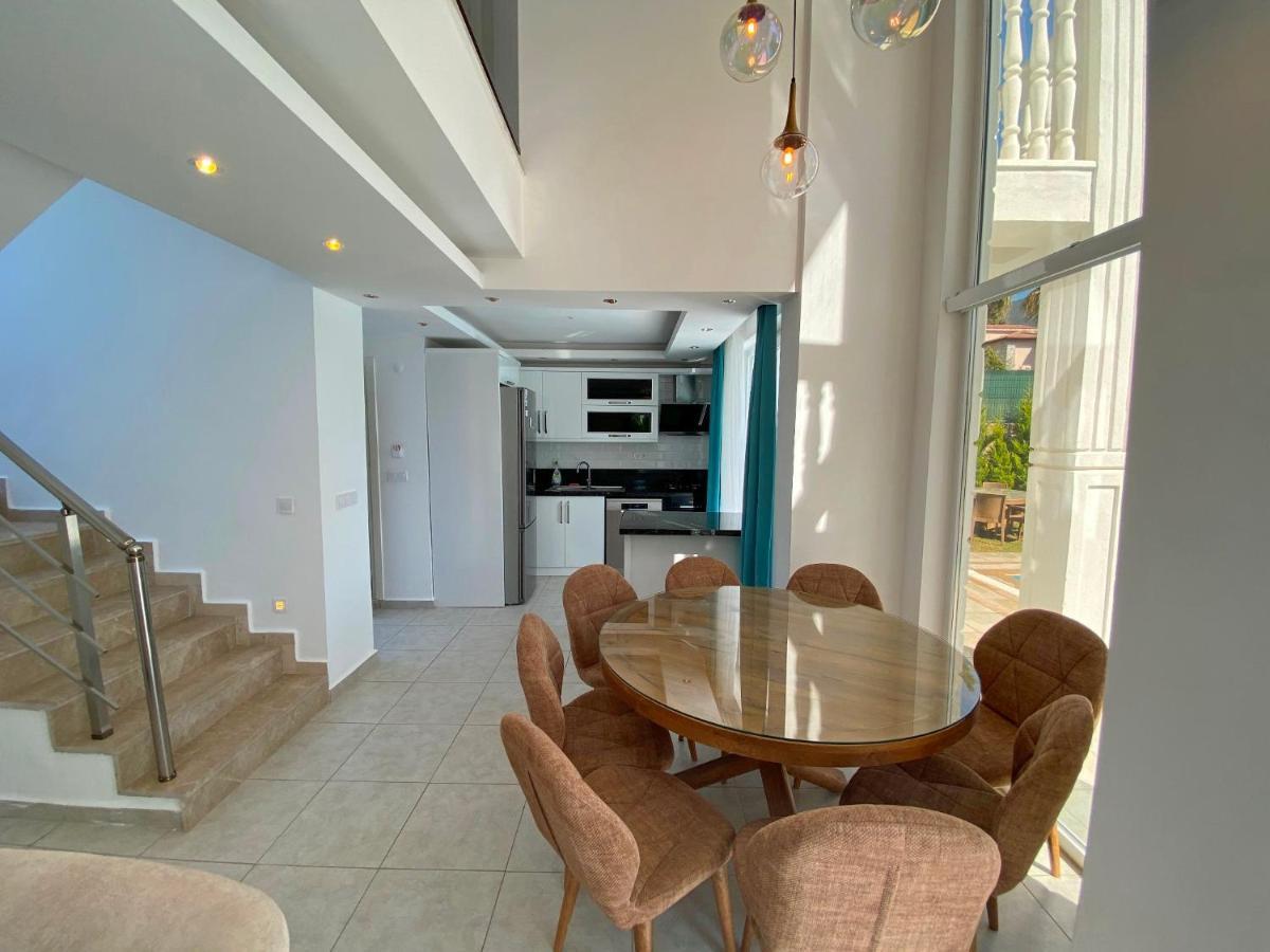 White House, 4 Bedroom, Large Private Pool, Close To Amenities *