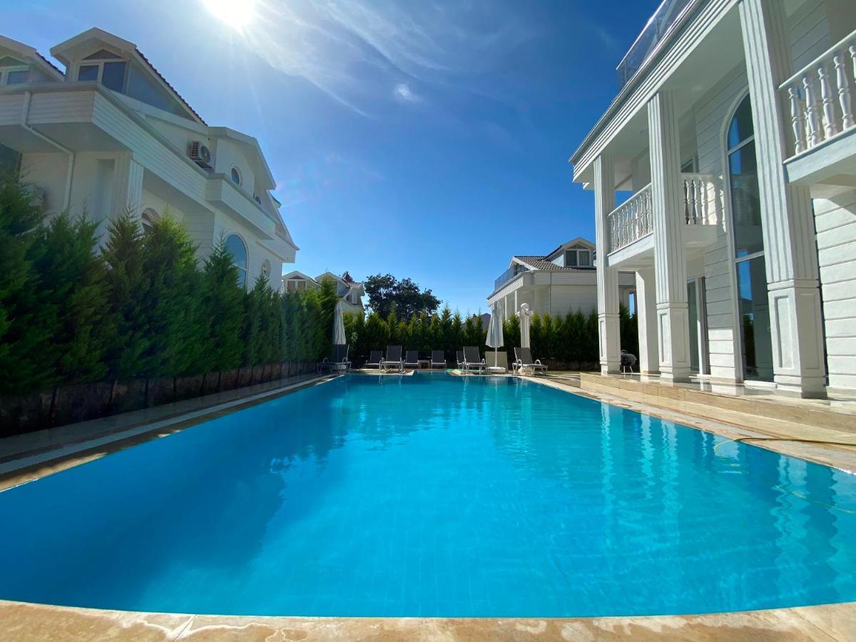 Villa White House, 4 Bedroom, Large Private Pool, Close To Amenities *