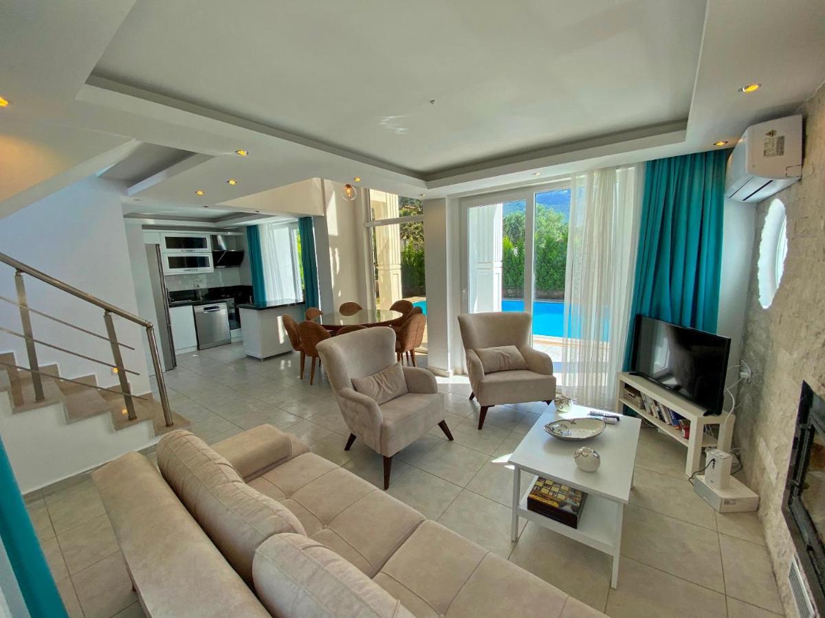 Villa White House, 4 Bedroom, Large Private Pool, Close To Amenities Fethiye