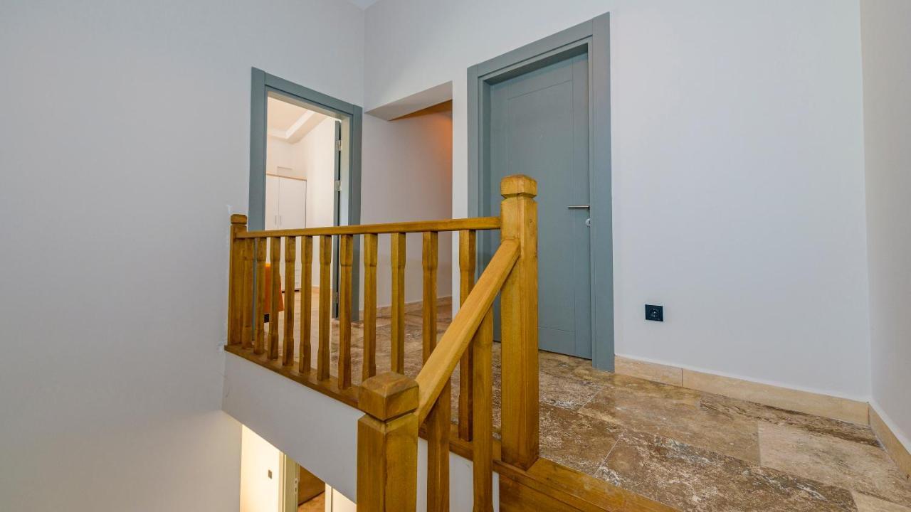 Villa Huema - 6 Bedroom In Kayakoey Oeluedeniz Fethiye