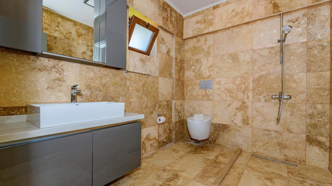 Huema - 6 Bedroom In Kayakoey Oeluedeniz * Fethiye