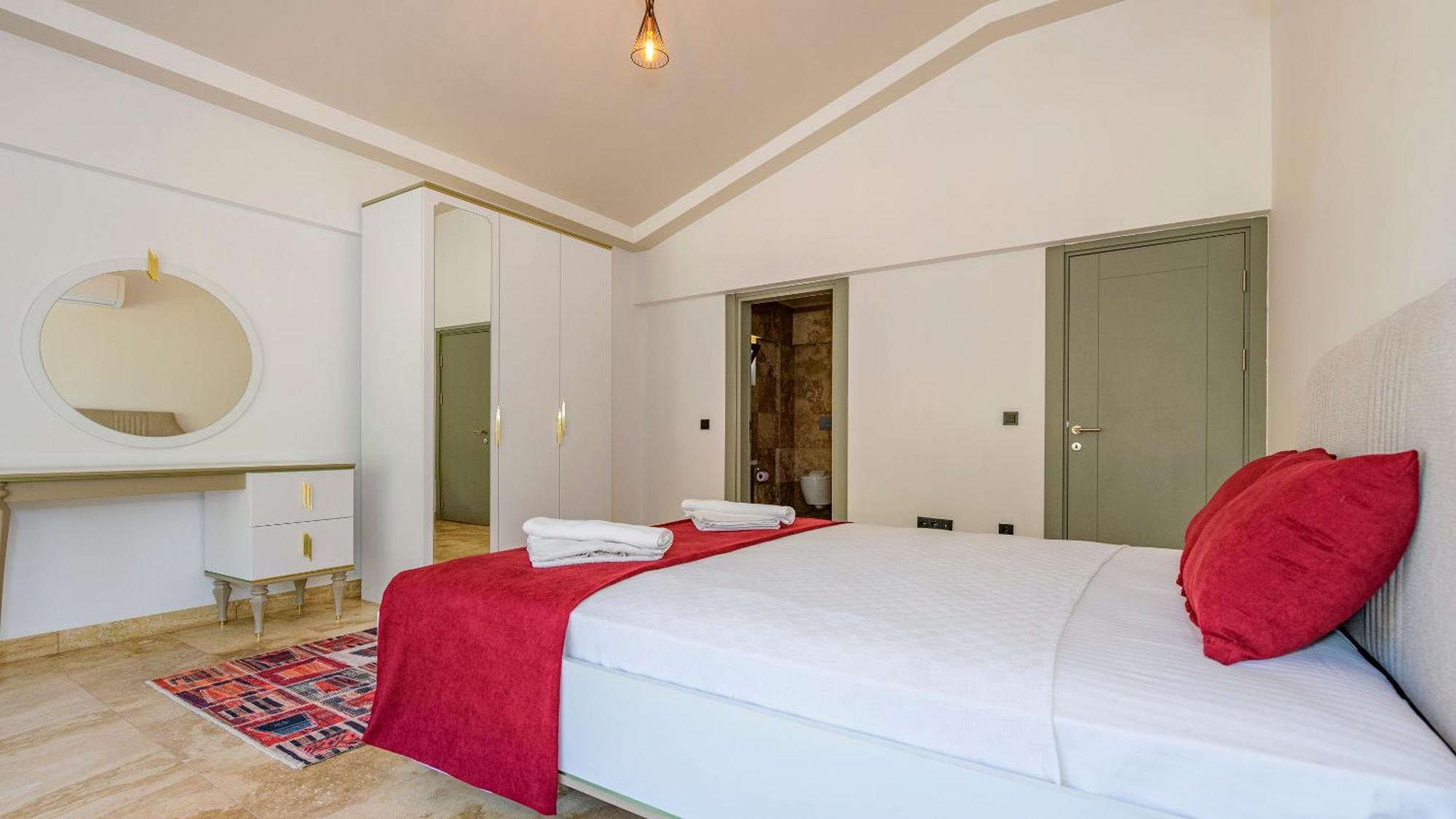Huema - 6 Bedroom In Kayakoey Oeluedeniz Villa Fethiye