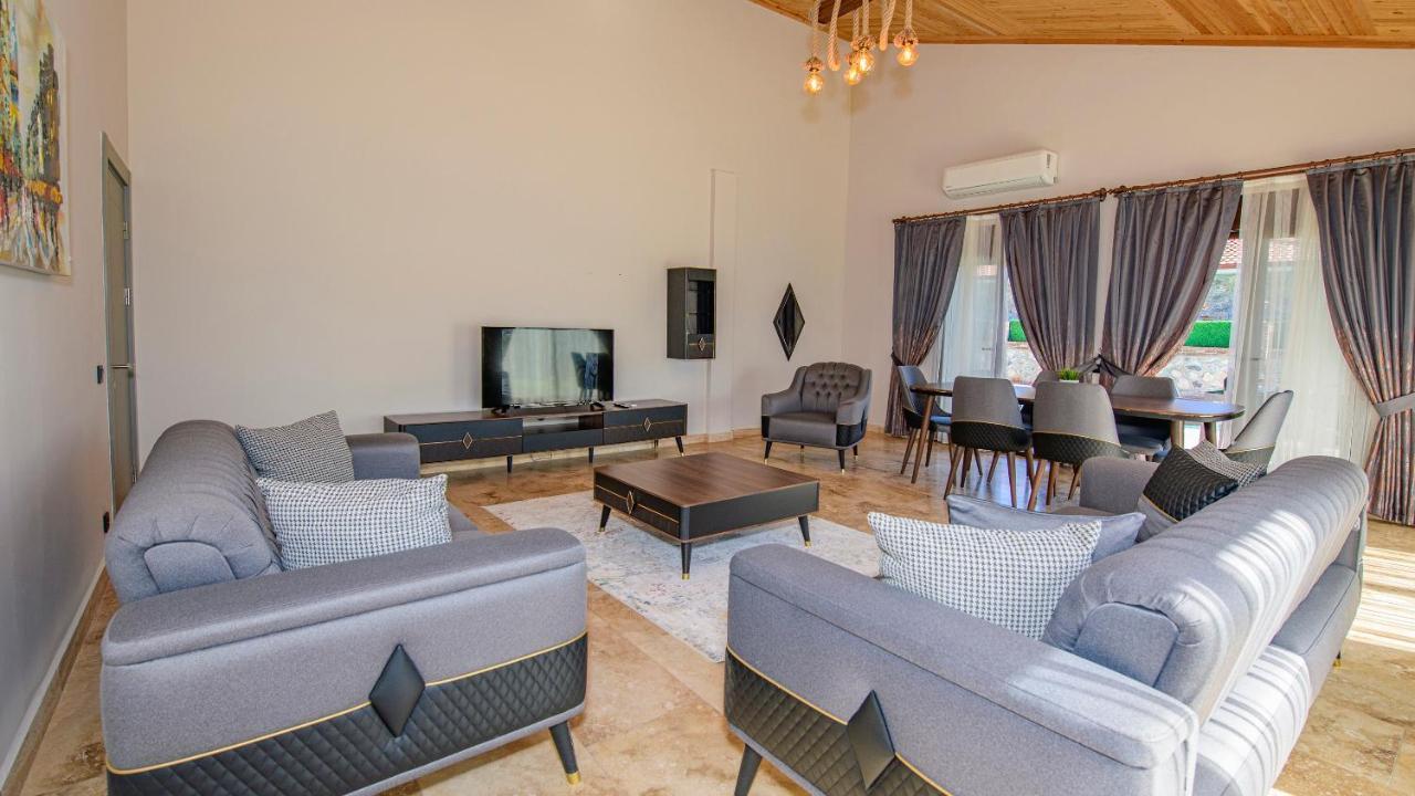 Villa Arzu - 3 Bedroom In Kayakoey Oeluedeniz Fethiye
