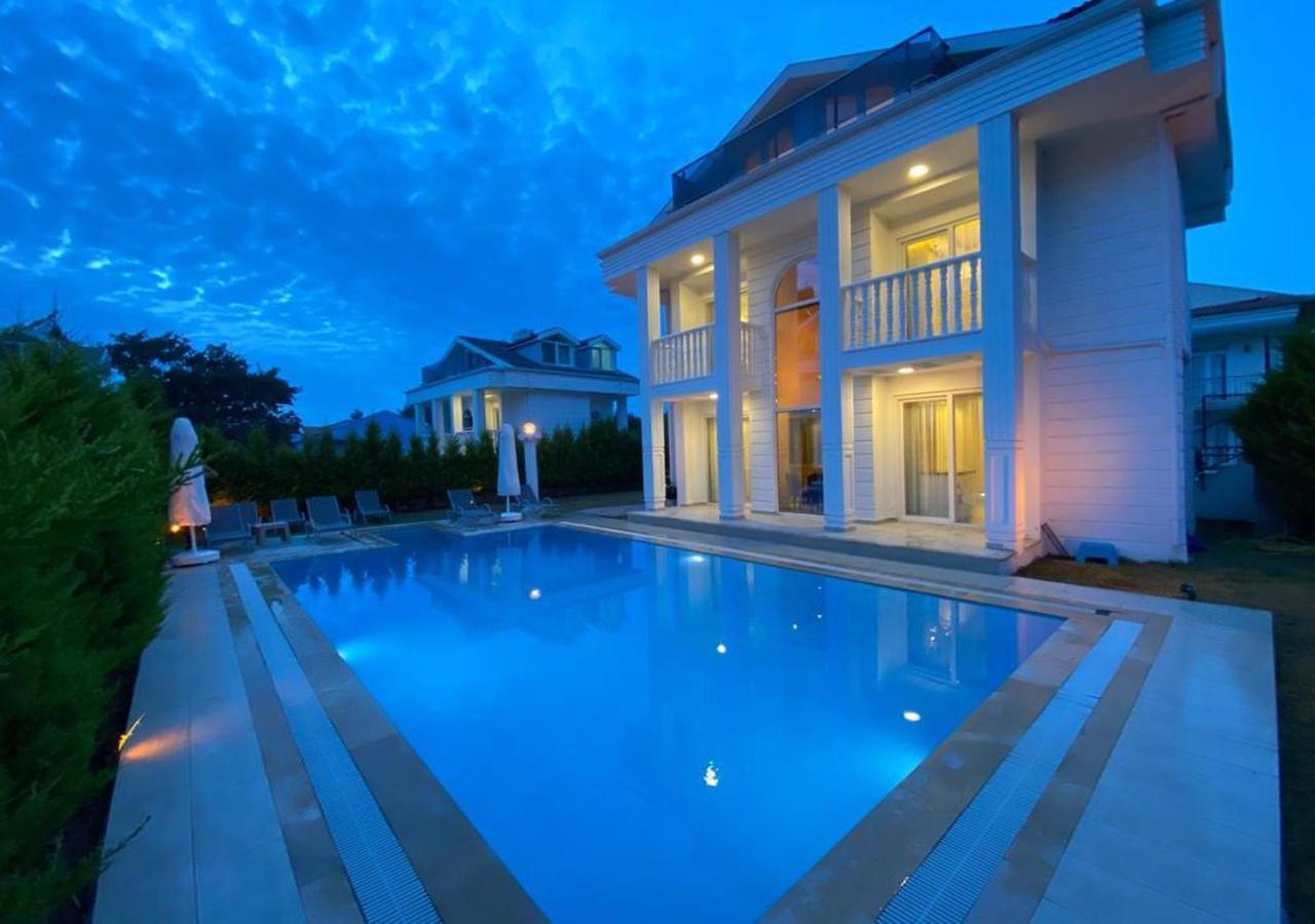 Villa White House, 4 Bedroom, Large Private Pool, Close To Amenities *