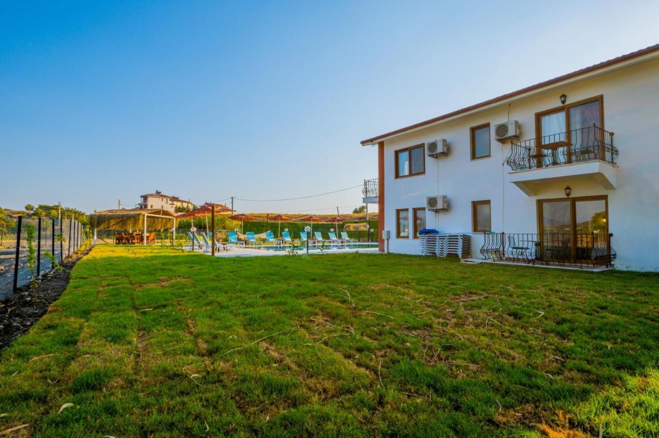 Ada Villa
