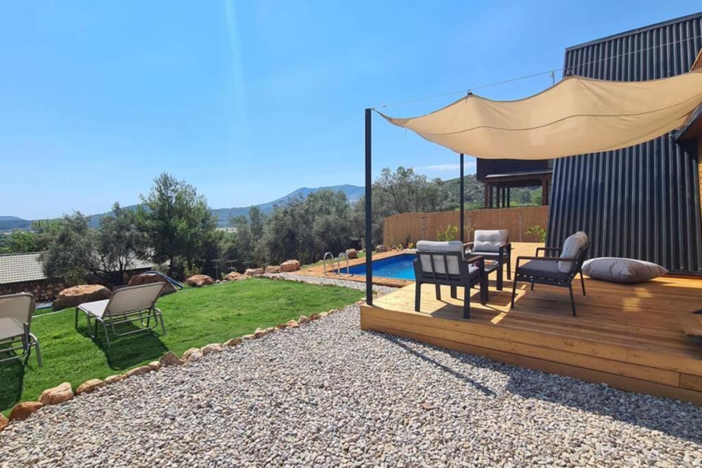 Holiday home Ugni Blanc Uzum Baglari Ve Zeytinlikler Icinde Mini Bir Cennet Ve Tiny House Konseptli Havuzlu Ucgen Ev - крошечный дом - скрытый рай *