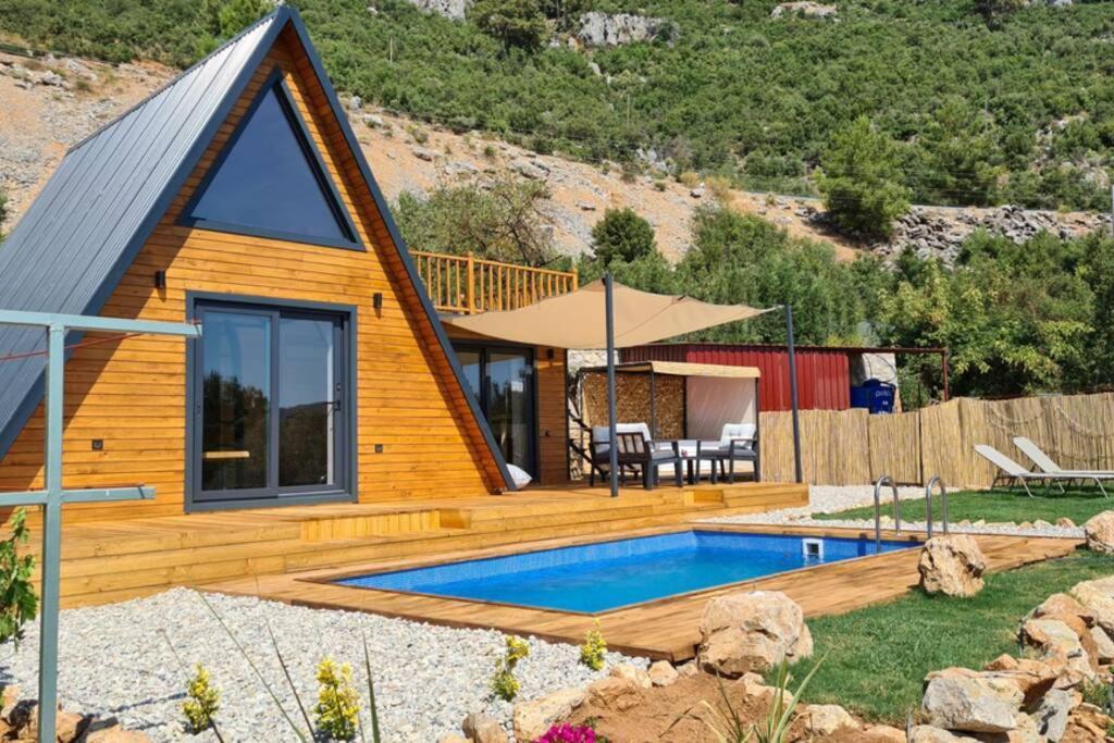 Ugni Blanc Uzum Baglari Ve Zeytinlikler Icinde Mini Bir Cennet Ve Tiny House Konseptli Havuzlu Ucgen Ev - крошечный дом - скрытый рай *