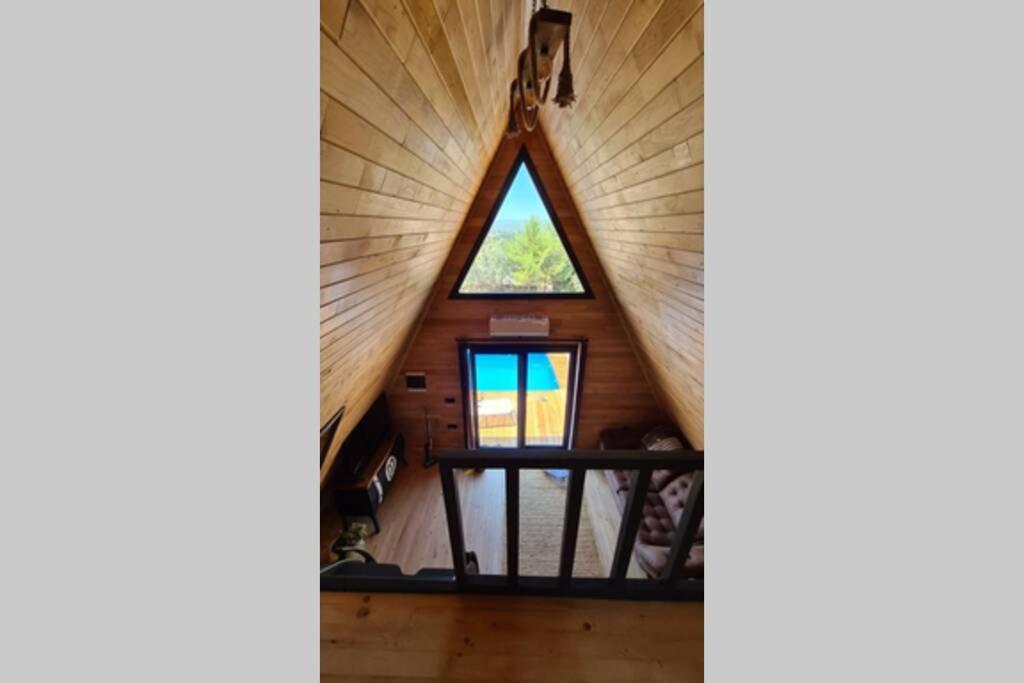 Holiday home Ugni Blanc Uzum Baglari Ve Zeytinlikler Icinde Mini Bir Cennet Ve Tiny House Konseptli Havuzlu Ucgen Ev - крошечный дом - скрытый рай *