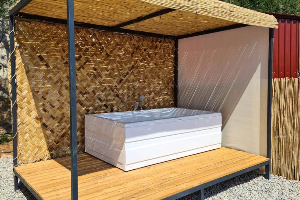 Ugni Blanc Uzum Baglari Ve Zeytinlikler Icinde Mini Bir Cennet Ve Tiny House Konseptli Havuzlu Ucgen Ev - крошечный дом - скрытый рай *