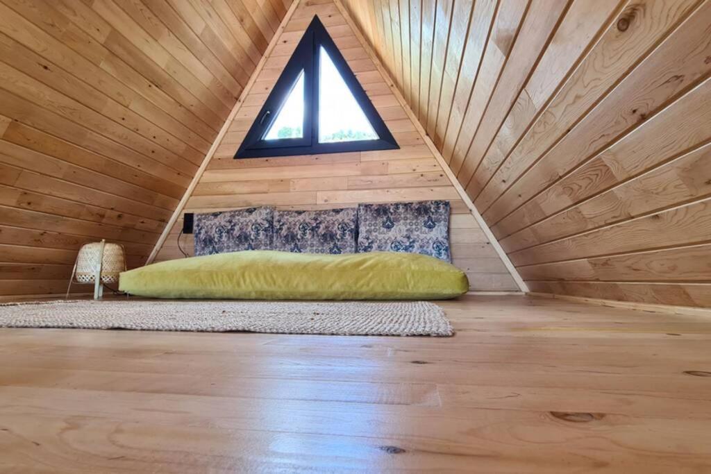 Holiday home Ugni Blanc Uzum Baglari Ve Zeytinlikler Icinde Mini Bir Cennet Ve Tiny House Konseptli Havuzlu Ucgen Ev - крошечный дом - скрытый рай Fethiye
