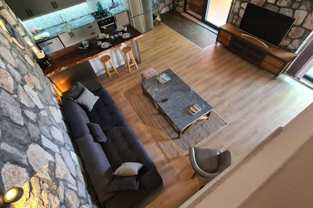 Mitos , Uzum Baglari Ve Zeytinlikler Icinde Mini Bir Cennet Ve Tas Ev - дом мифы Villa