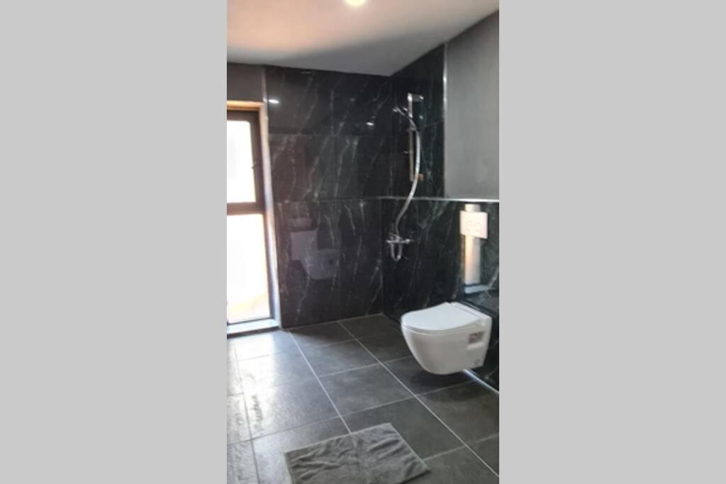 Villa Mitos , Uzum Baglari Ve Zeytinlikler Icinde Mini Bir Cennet Ve Tas Ev - дом мифы *