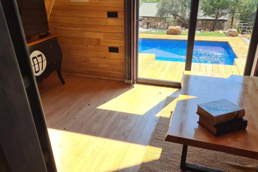 Ugni Blanc Uzum Baglari Ve Zeytinlikler Icinde Mini Bir Cennet Ve Tiny House Konseptli Havuzlu Ucgen Ev - крошечный дом - скрытый рай *