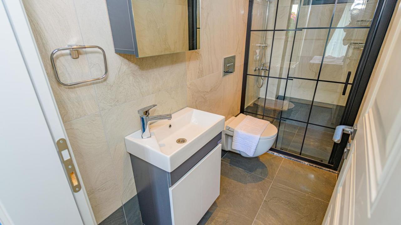 Soeguet 2 - 4 Bedroom With Jacuzzi In Fethiye
