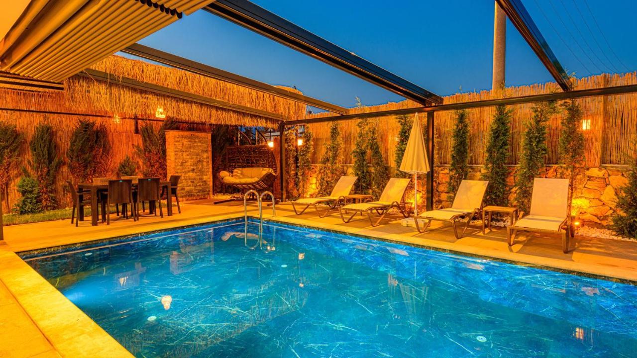 Soeguet 3 - 4 Bedroom With Jacuzzi In Fethiye