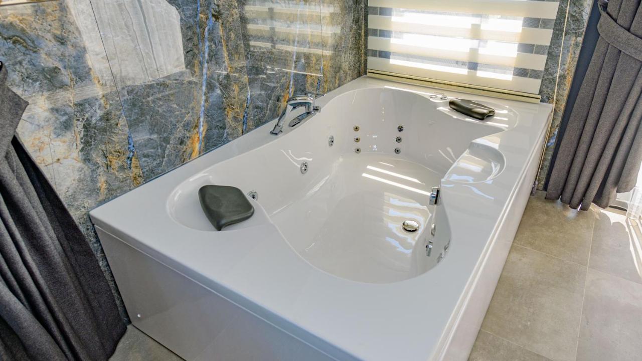 Soeguet 1 - 4 Bedroom With Jacuzzi In *
