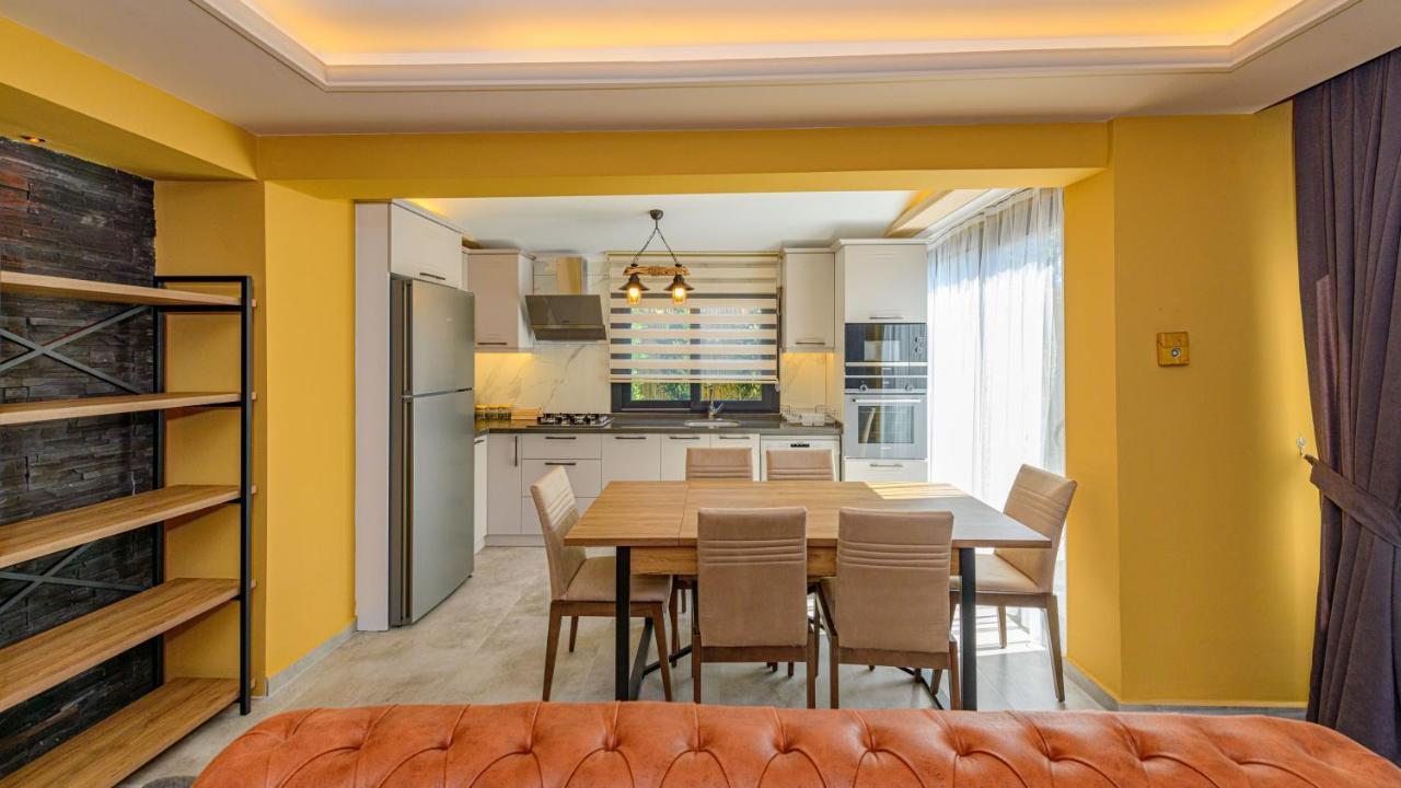 Soeguet 2 - 4 Bedroom With Jacuzzi In Villa Fethiye