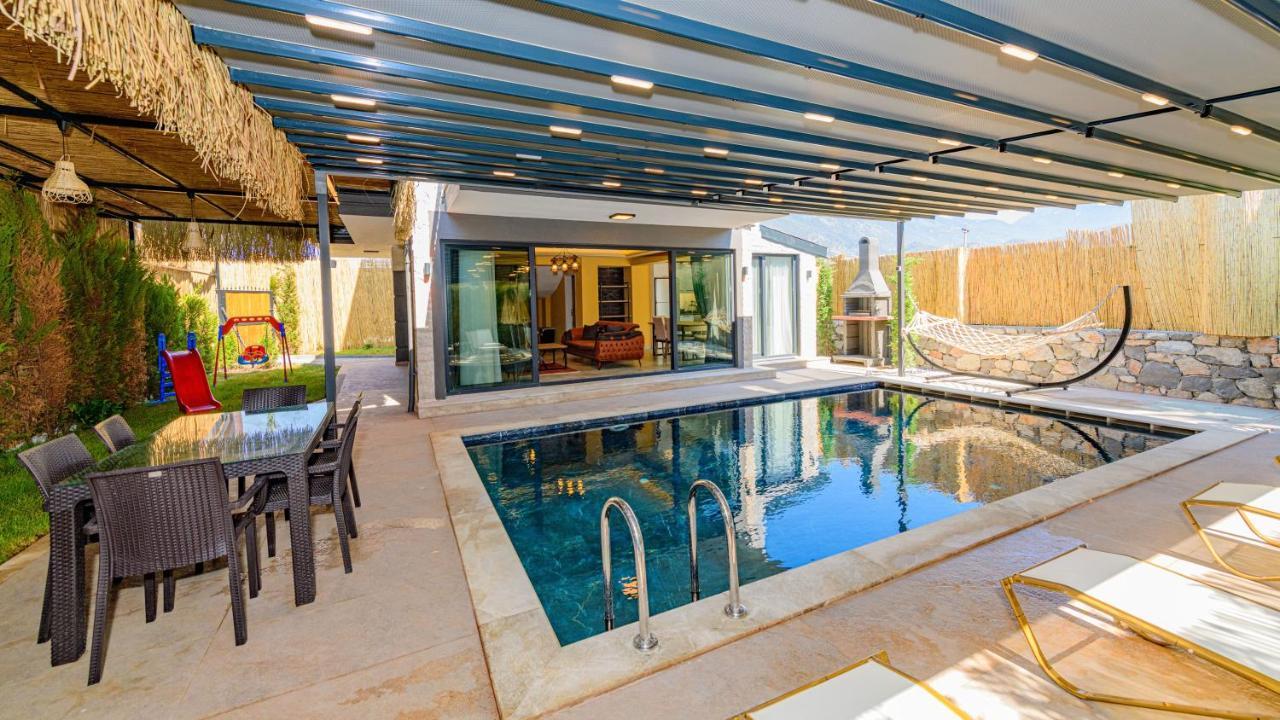 Soeguet 2 - 4 Bedroom With Jacuzzi In Villa Fethiye