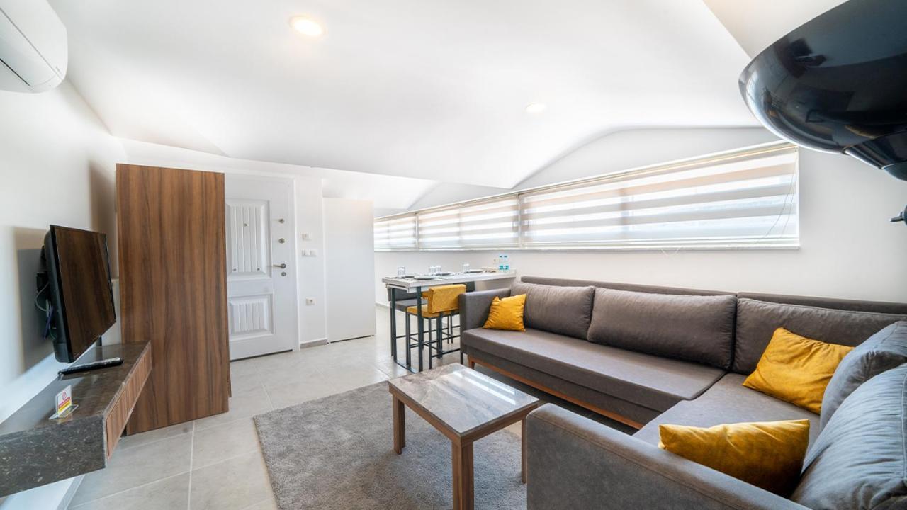 Midpoint Apartment