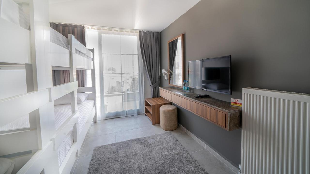 Midpoint Apartment *