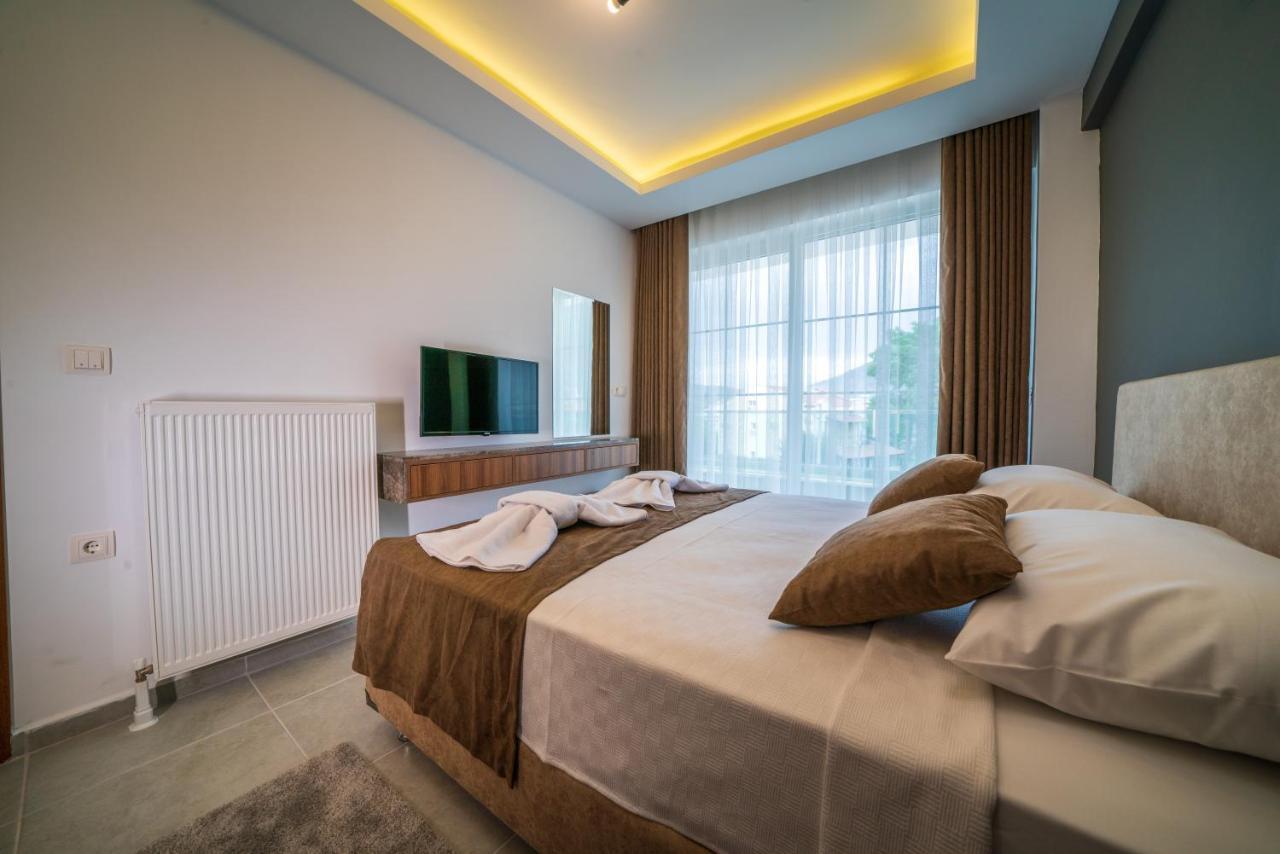 Midpoint Apartment