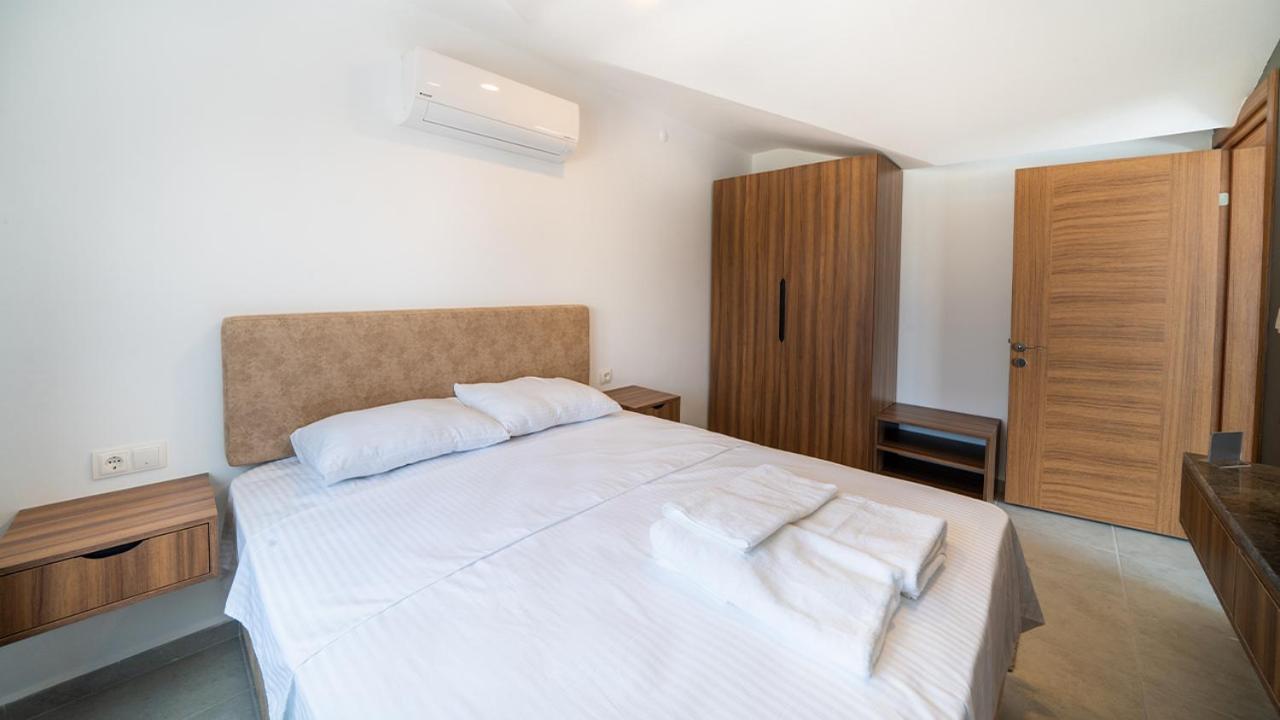 Midpoint Apartment *
