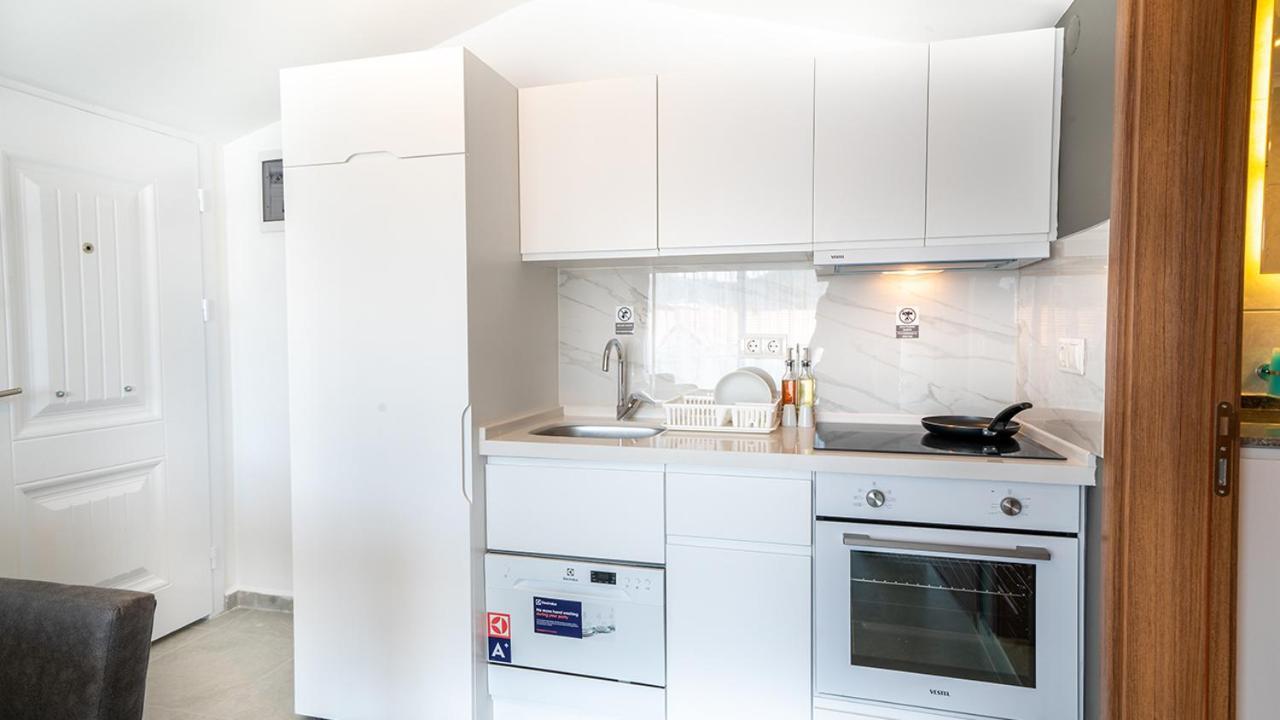Midpoint Apartment *
