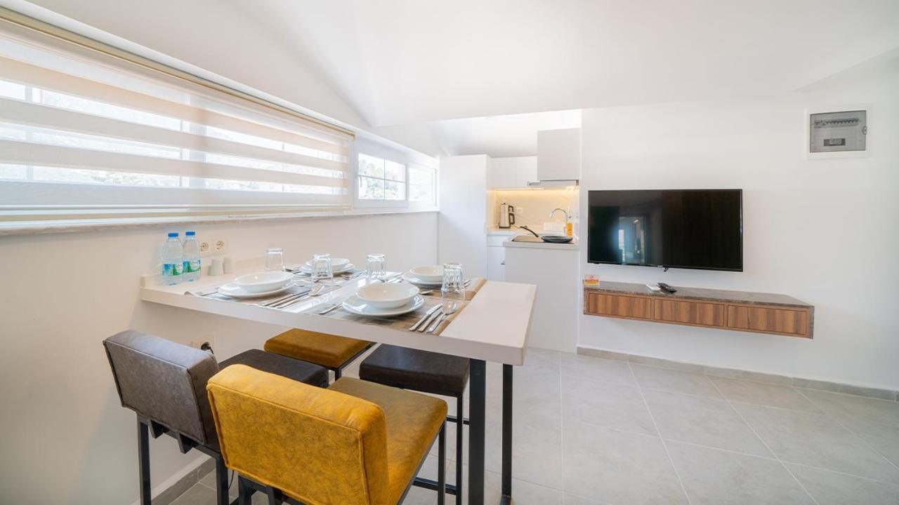 Midpoint Apartment *