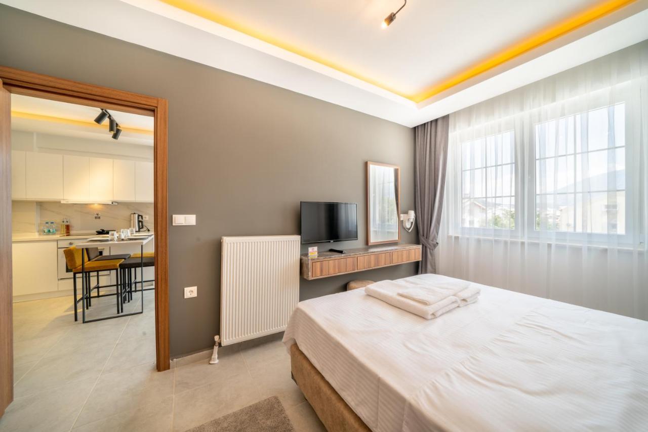 Midpoint Apartment