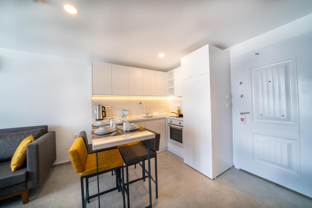 Midpoint Apartment *