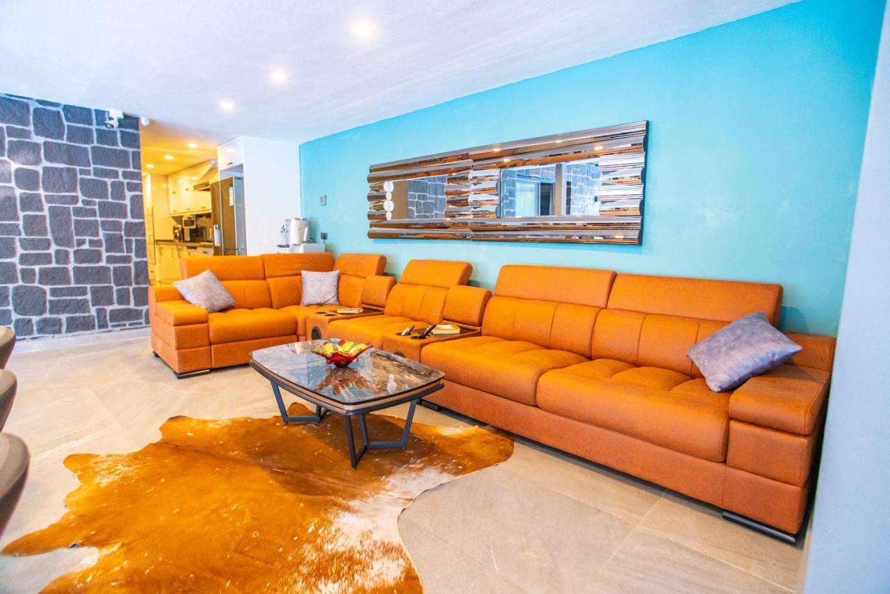 A & Ultra Villa *